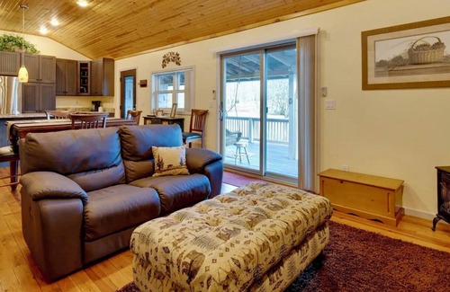 Lake Lure Cabina | Bear Creek Retreat ~Lake Lure~ Book Now: Fall Leaves, Apples & Crisp Air!