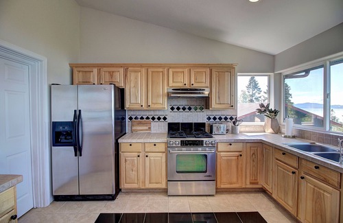 Bigfork Casa | Bear Dance Retreat- Private Cherry Orchard
