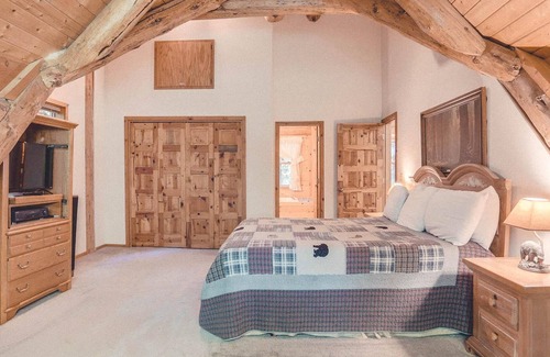 Welches Casa | Bear Den Log Cabin