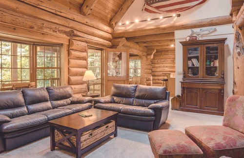 Welches Casa | Bear Den Log Cabin