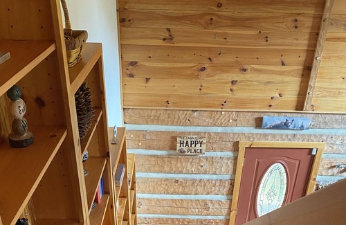 Grassy Creek Cabina | Bear Haven 3 Story Log Cabin with Pond View
