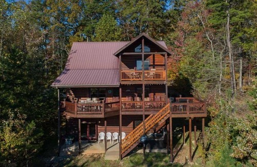 Morganton Cabina | Bear Hug by Escape to Blue Ridge