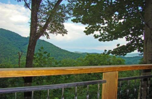 Bryson City Casa | Bear Hug Cabin