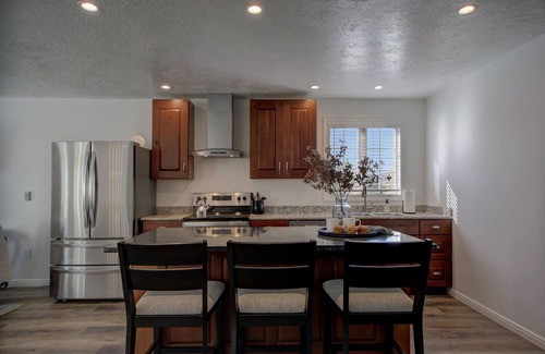 Dingle Casa | Bear Lake Fox Farm Guest House