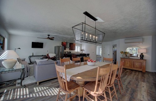 Dingle Casa | Bear Lake Fox Farm Guest House