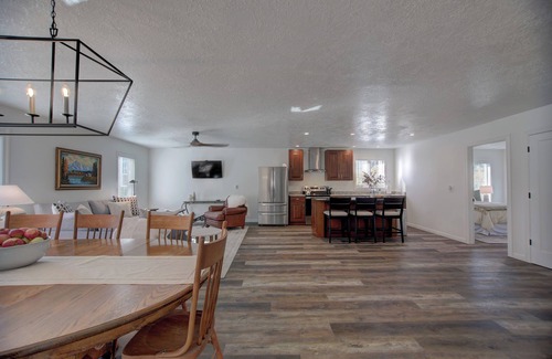 Dingle Casa | Bear Lake Fox Farm Guest House