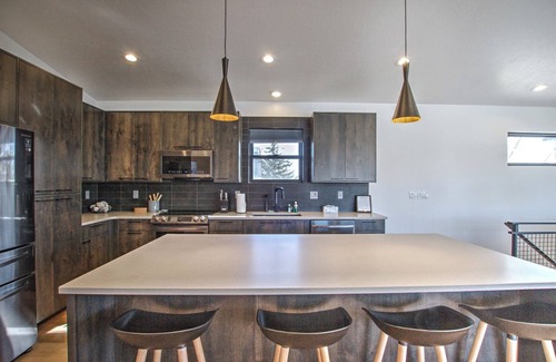 Sweetwater Casa | Bear Lake Hillside Retreat - POOL ACCESS with Ideal Beach. New Construction!