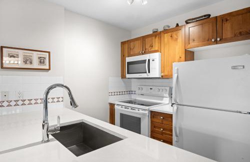 Whistler Village Casa | Bear Lodge One Bedroom by MVA