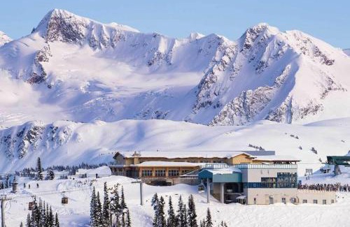 Village North Apartamento | Bear Lodge, Whistler Village - Spectacular Location on Village Stroll, Designer Remodel