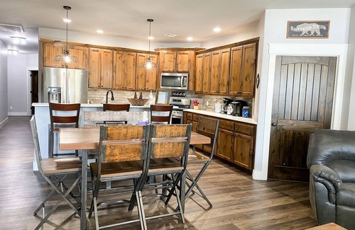 Gowen Casa | Bear Mountain Lakehouse on Privately-Owned Lake