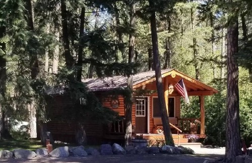Kalispell Cabina | Bear-Necessities Cabin
