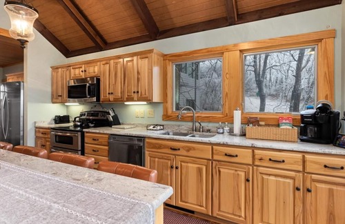 Treeloft Casa | Bear Necessities with Wintergreen Advantage