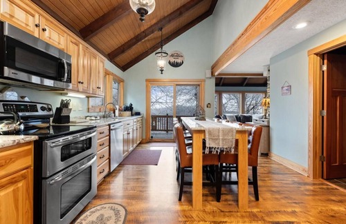 Treeloft Casa | Bear Necessities with Wintergreen Advantage