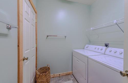 Seven Devils Casa | Bear Pause Cabin 3 BR/3BA Amazing view of the Lake