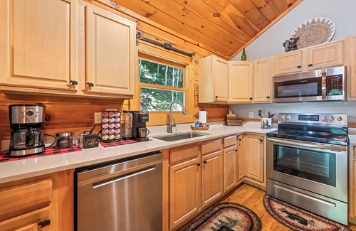 Waynesville Cabina | Bear Pause Cabin en la hermosa Waynesville, NC, cerca de Maggie Valley / Asheville