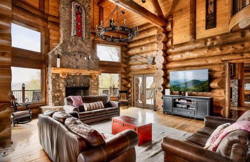 Gatlinburg Chalet De Esquí | Bear Paw - 7 bed, 8ba, Sleeps 22, Location, 3 Clubhouse Pools, Hot tub