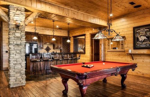 Gatlinburg Chalet De Esquí | Bear Paw - 7 bed, 8ba, Sleeps 22, Location, 3 Clubhouse Pools, Hot tub