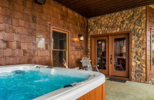 Gatlinburg Chalet De Esquí | Bear Paw - 7 bed, 8ba, Sleeps 22, Location, 3 Clubhouse Pools, Hot tub