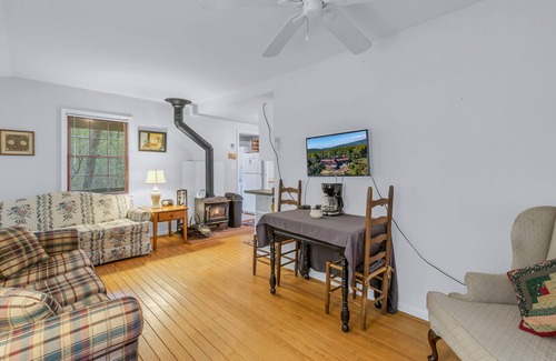 Stanardsville Casa | Bear Paw Cottage | 1 Bed, 1 Bath