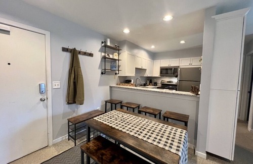 West Dover Condominio | 'Bear Paw Lodge' at the BASE of Mt Snow Indoor Pool, Hot Tub