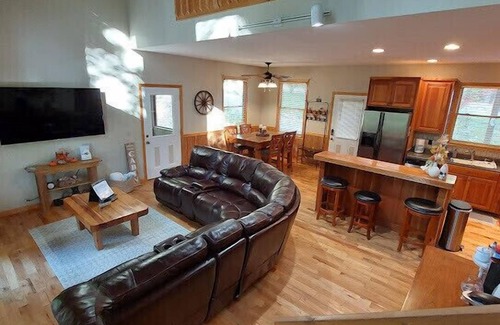 Unaka Cabina | Bear Paw Resort ,high speed internet , gas fireplace,firepit ,sleeps 8