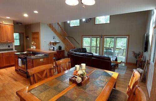 Unaka Cabina | Bear Paw Resort ,high speed internet , gas fireplace,firepit ,sleeps 8