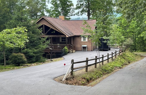 Unaka Casa | “Bear Paw Resort” View’s, Privacy, Covered decks, Outdoor spaces, Easy access