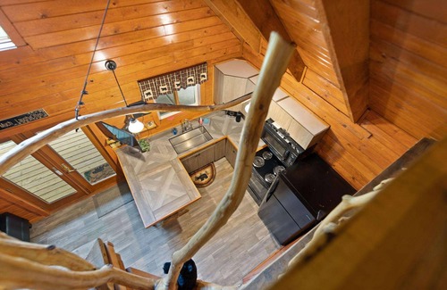 Campton Cabina | Bear Ridge Bungalow in RRG/Hot Tub/Pet Friendly/Hi Speed WiFi