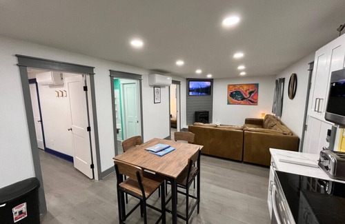 Hawley Casa | Bear Run Bungalow|Kayaks|Hot Tub|Fireplace|Central