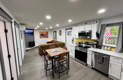 Hawley Casa | Bear Run Bungalow|Kayaks|Hot Tub|Fireplace|Central