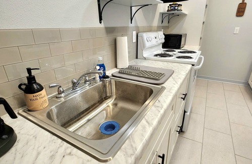 Jacksonville Apartamento | Bear's Den on Kodiak Court!