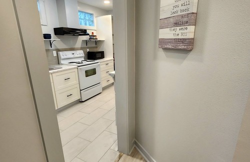 Jacksonville Apartamento | Bear's Den on Kodiak Court!