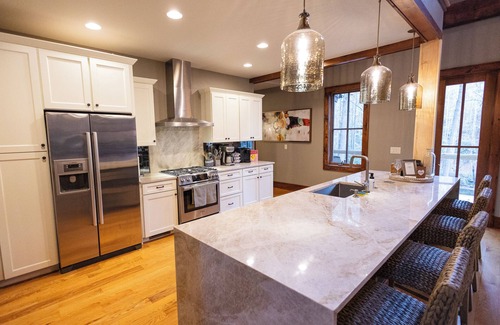 Sapphire Casa | BEAR'S DEN - Spacious mountain home on river game room & fire pit in Burlingame