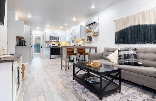 Brevard Cabina | Bear’s Place by AvantStay | Cozy Mountain Cabin in Brevard + Firepit