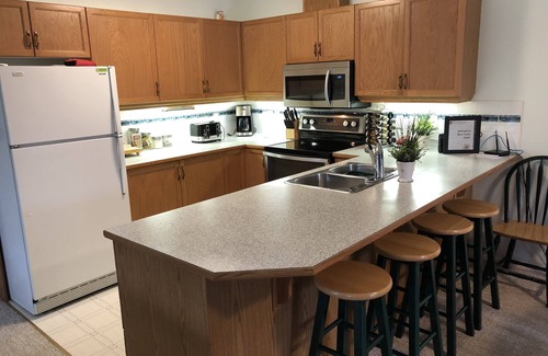 East Kootenay Chalet De Esquí | Bear Tracks Chalet en el campo de golf Copper Point, Quédate 3 y paga 2 **