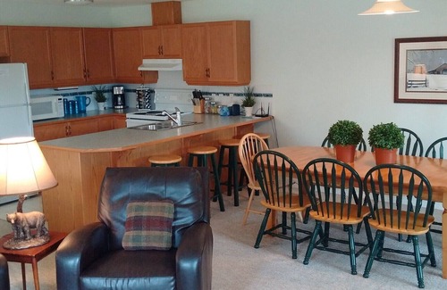 East Kootenay Chalet De Esquí | Bear Tracks Chalet en el campo de golf Copper Point, Quédate 3 y paga 2 **