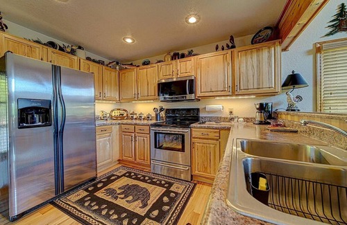 Hiawassee Cabina | Bear Valley Retreat | Cozy and Private Cabin near Lake Chatuge | Dog Friendly