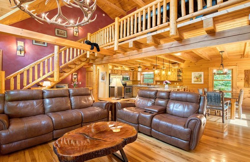 Waynesville Cabina | Bear Way to Heaven in Smoky Mountain Retreat Gated Community
