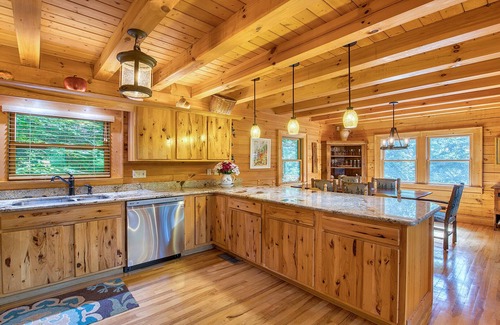 Waynesville Cabina | Bear Way to Heaven in Smoky Mountain Retreat Gated Community