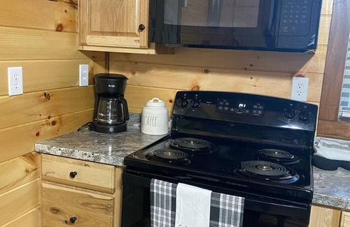 Campton Cabina | Cabin Nestled in Red River Gorge Hot Tub Free Wifi