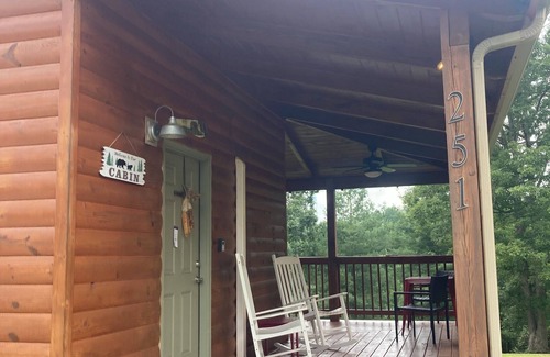 Campton Cabina | Cabin Nestled in Red River Gorge Hot Tub Free Wifi