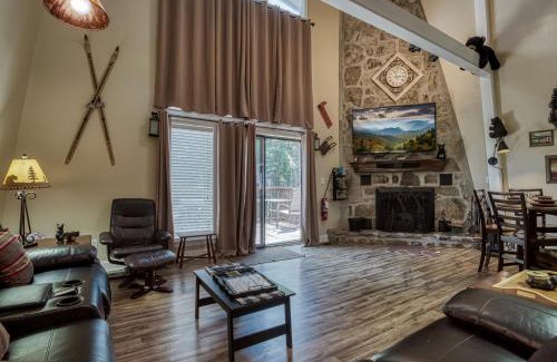 Chalet Village Casa | Bearadise - Sleeps 11 with a game room and resort amenities near Ober Gatlinburg