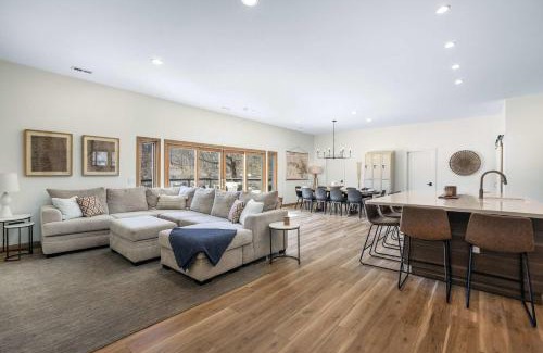 Gravois Mills Casa | Bearcat Bungalows - Two Homes One Rental - Sleeps 22
