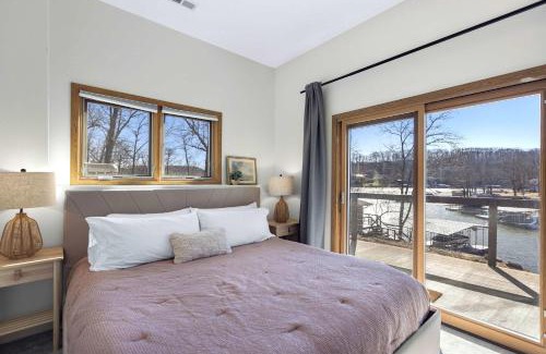 Gravois Mills Casa | Bearcat Bungalows - Two Homes One Rental - Sleeps 22