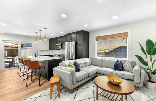 Gravois Mills Casa | Bearcat Bungalows Two Homes One Rental, Sleep 22