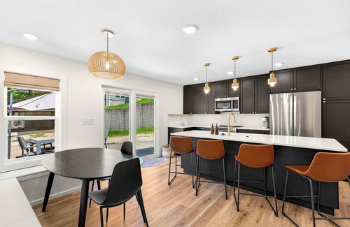 Gravois Mills Casa | Bearcat Bungalows Two Homes One Rental, Sleep 22