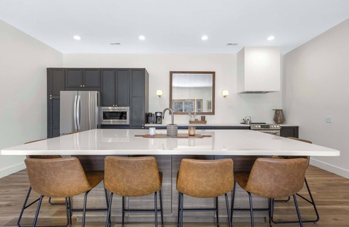 Gravois Mills Casa | Bearcat Bungalows Two Homes One Rental, Sleep 22