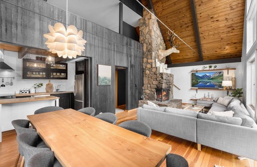 Government Camp Cabina | Bearcat Lodge - Gov't Camp Retreat @ Timberline