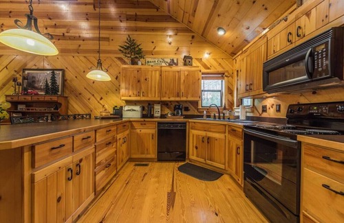 Winrock Casa | BearCreek Cabin, Nostalgic, Park-like setting