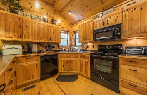 Winrock Casa | BearCreek Cabin, Nostalgic, Park-like setting